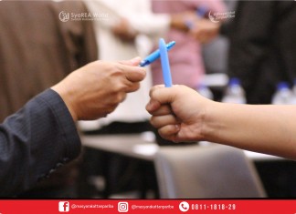 KETIKA DITANGANNYA HANYA ADA PALU