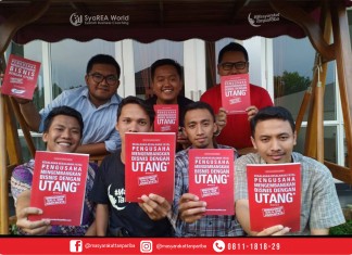 Buku Merah Mendobrak Kesadaran