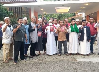 Makasar, Nantikan Oleh-oleh Buku Merah dari Ust. Das’ad