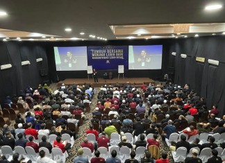 BERBICARA DI DEPAN RATUSAN HINGGA RIBUAN AUDIENCE